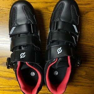 peloton cycling shoes size 8 (cleats included)